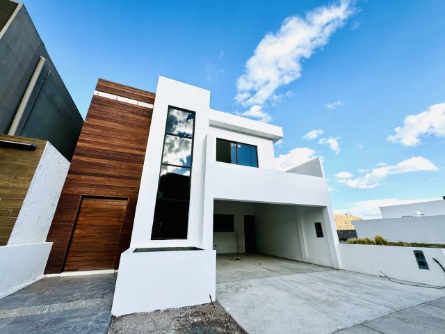 CASA EN BOSQUES DEL VALLE V