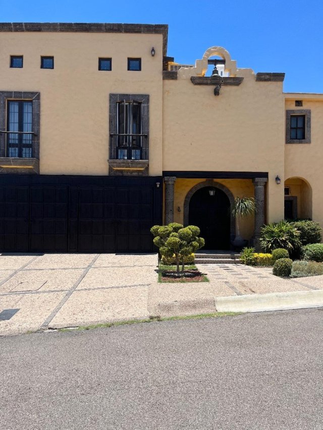 RESIDENCIA EN LA CAÑADA